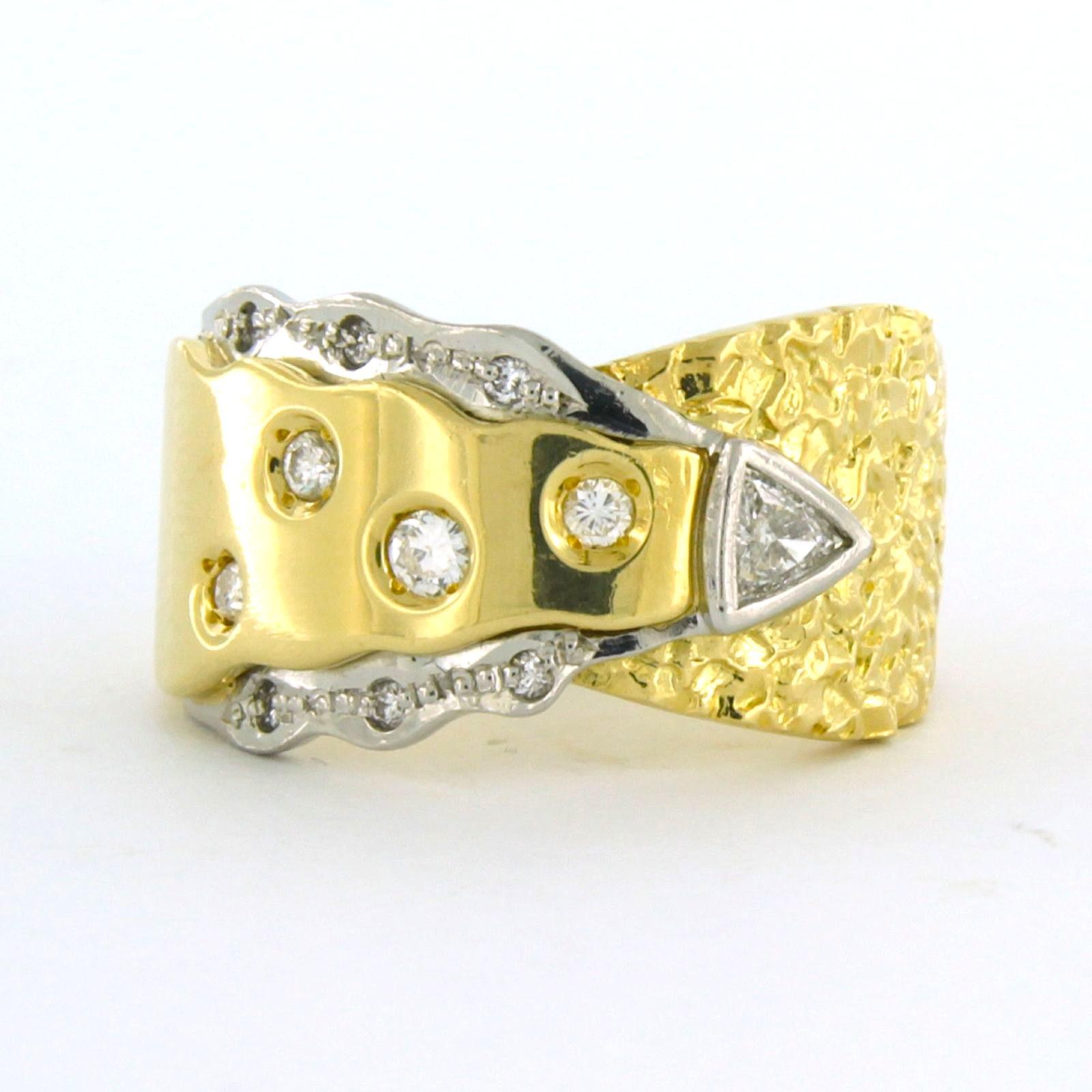 Gold with Platinum ring set with triangle shape and brilliant cut diamond up to 0.22ct - F/G - VS/SI - ring size US 6 - EU 16.5 (52)

Detailed description

The ring is 1.1 cm wide

weight 8.2 grams

ring size US 6 - EU 16.5 (52), ring can be