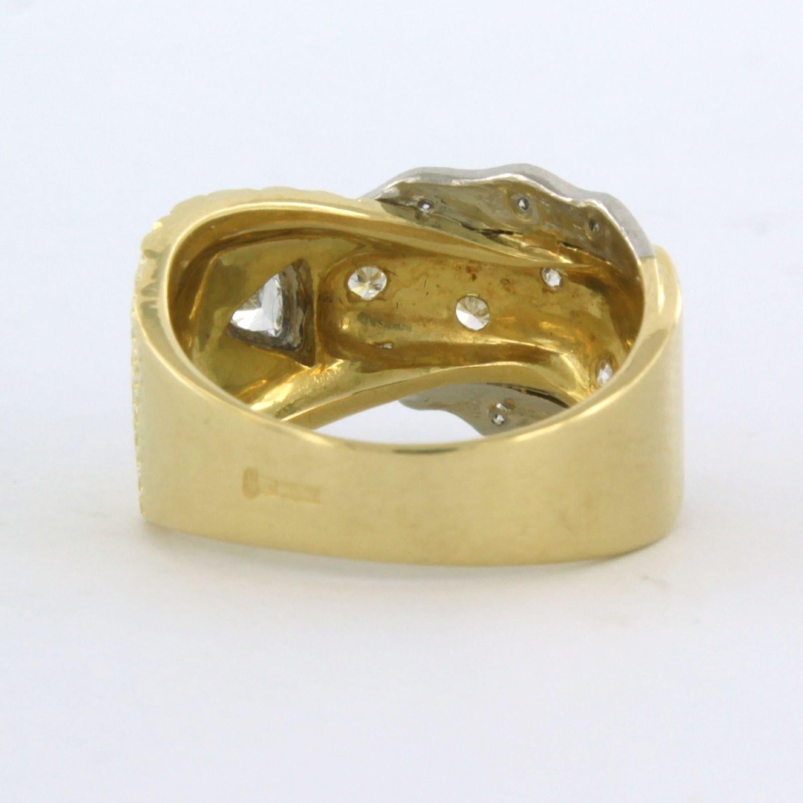 Ring with triangle and brilliant cut diamonds up to 0.22ct 18k gold and platinum In Excellent Condition For Sale In The Hague, ZH