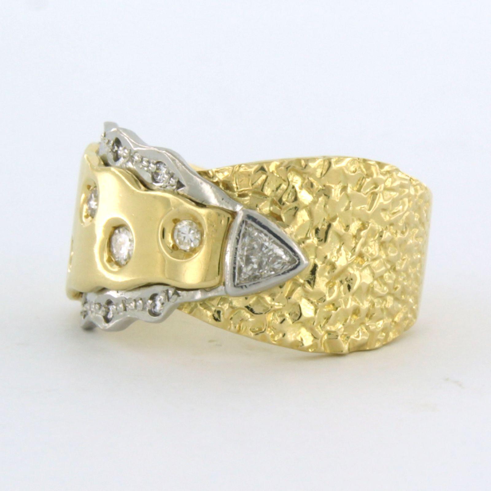 Women's Ring with triangle and brilliant cut diamonds up to 0.22ct 18k gold and platinum For Sale