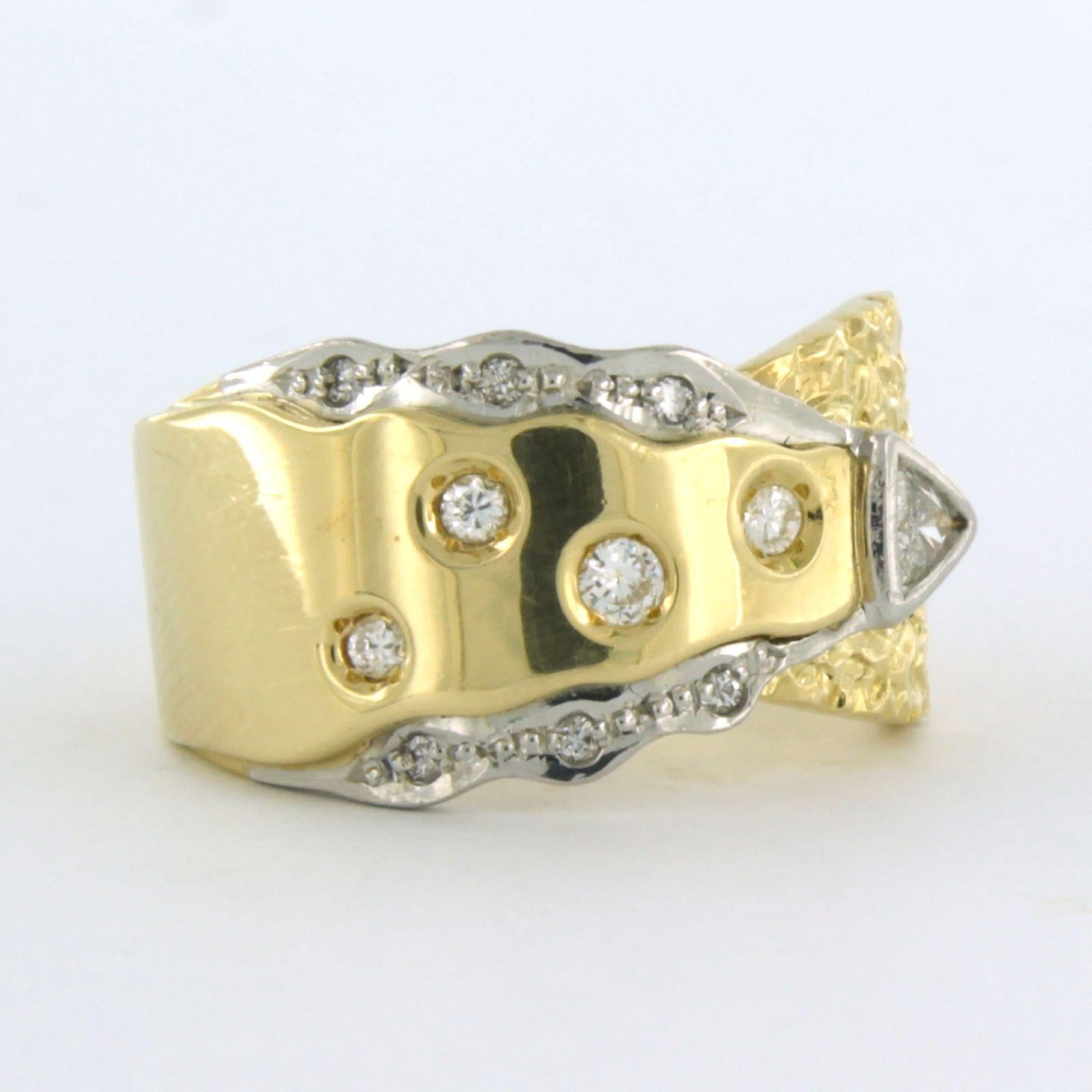 Ring with triangle and brilliant cut diamonds up to 0.22ct 18k gold and platinum For Sale 1