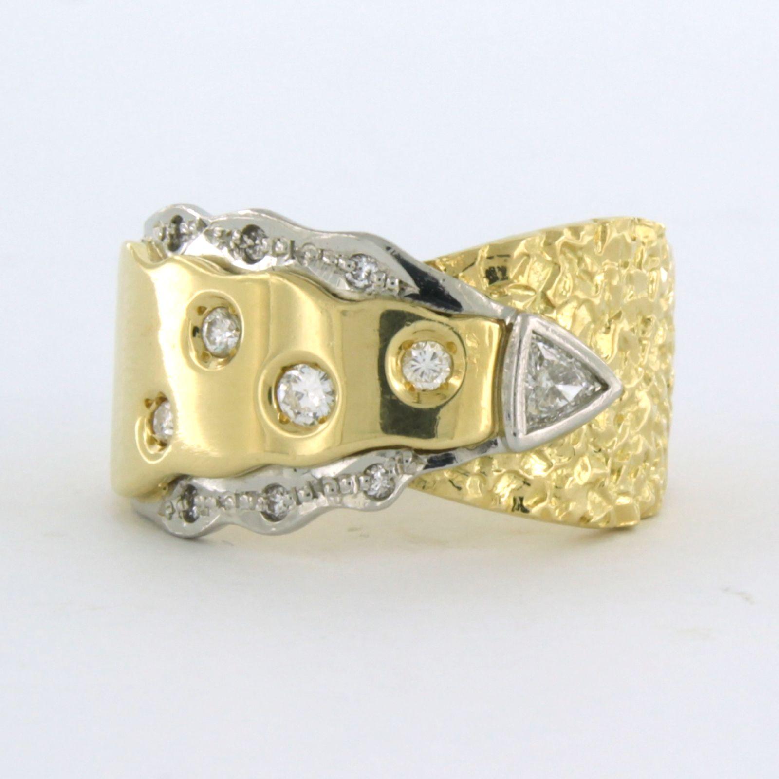 Anillo con diamantes talla triángulo y brillante hasta 0,22ct Oro de 18k y platino en venta 1