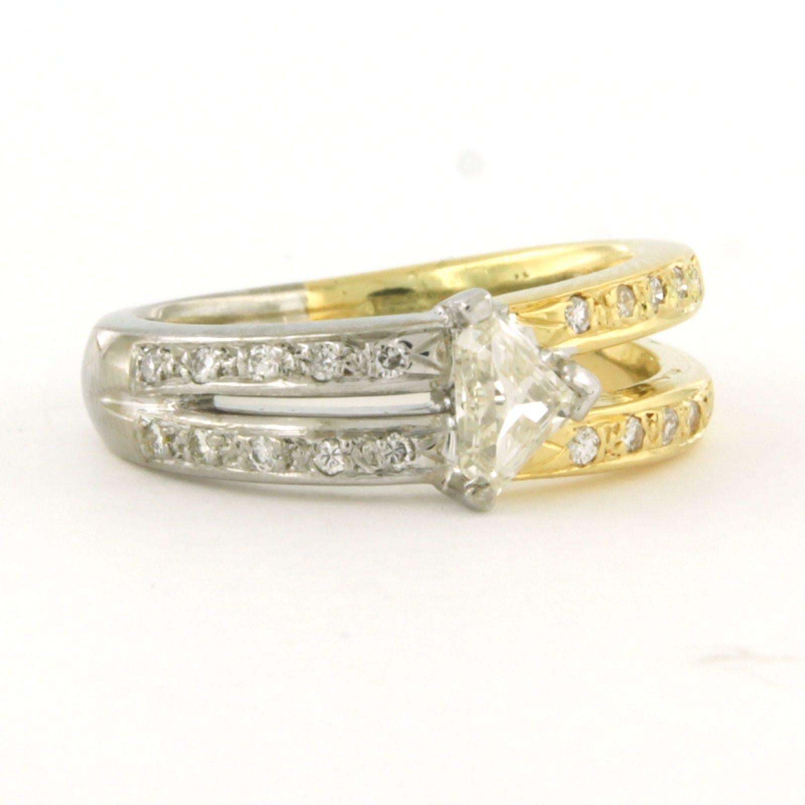 Anillo con diamantes talla triángulo y brillante hasta 0,50ct Oro de 18k Moderno en venta