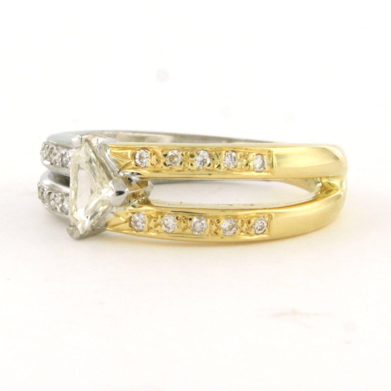 Anillo con diamantes talla triángulo y brillante hasta 0,50ct Oro de 18k Corte brillante en venta