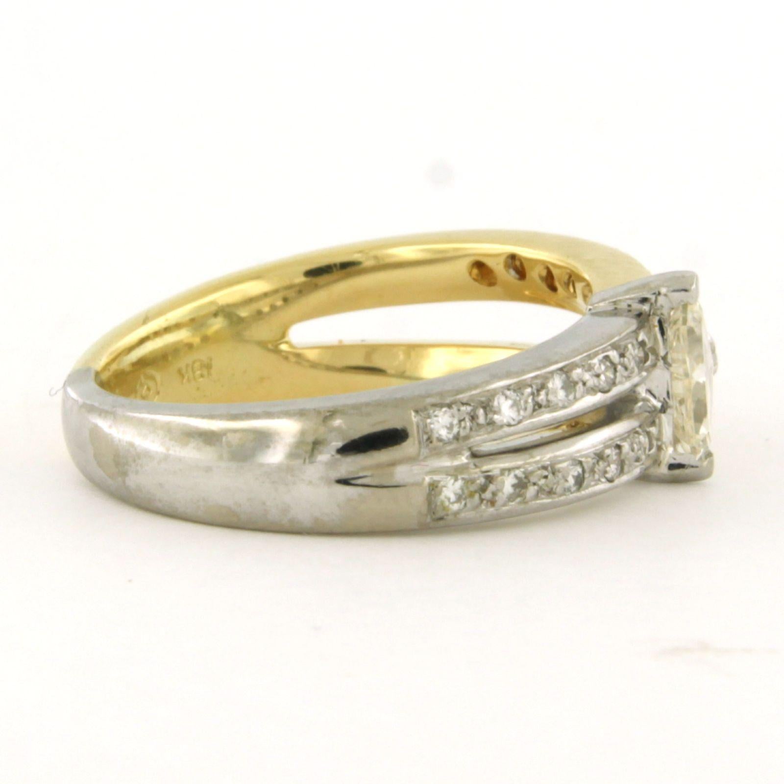 Anillo con diamantes talla triángulo y brillante hasta 0,50ct Oro de 18k en venta 1