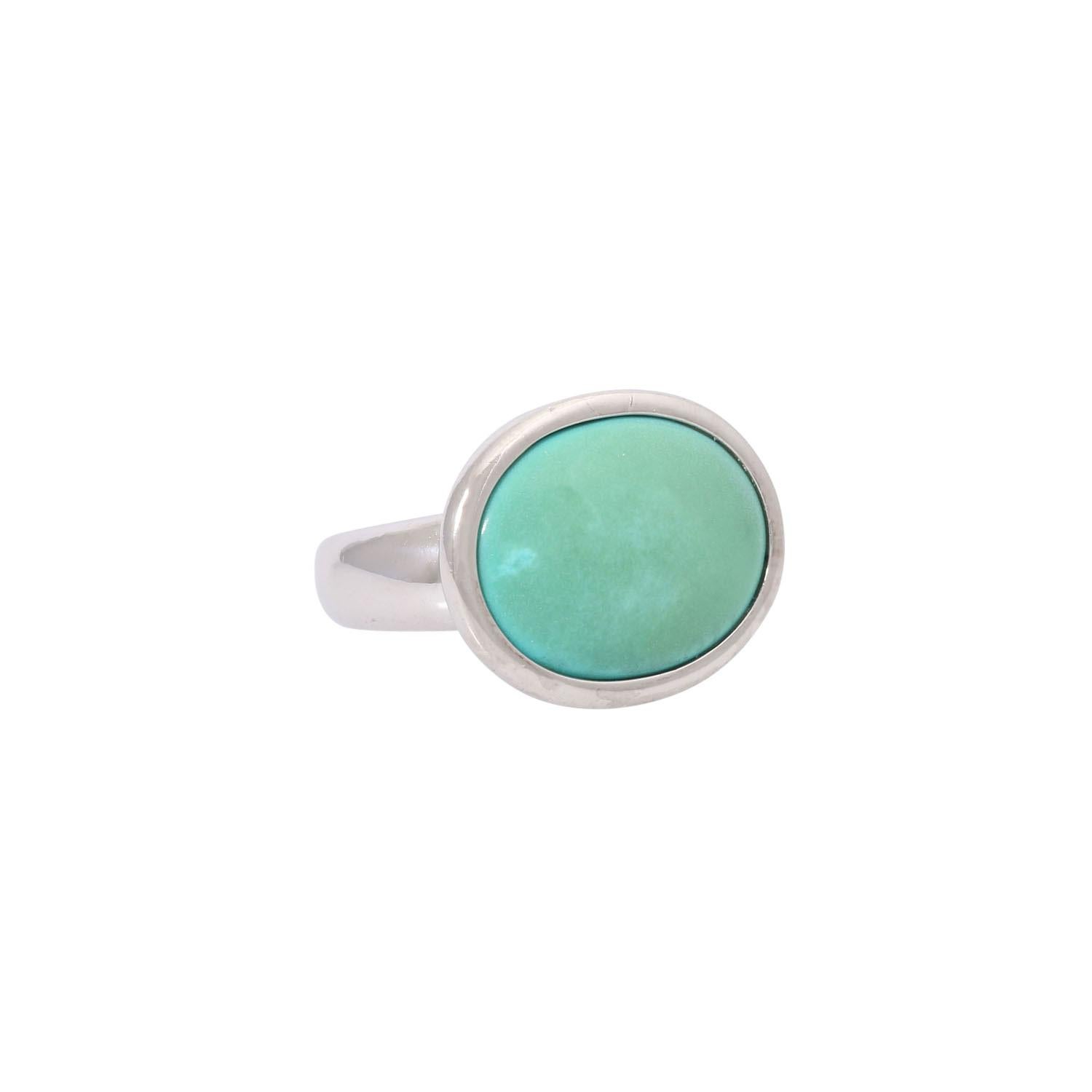 of approx. 16x20 mm, 14k white gold, 15.8 gr, RW: 58, 20./21. Century, slight traces of carrying, turquoise slightly discolored.

 Ring with Turquoise Cabochon of approx. 16x20 mm, 14k White Gold, 15.8 Gr, Ring Size 58, 20th/21st Century, Minor