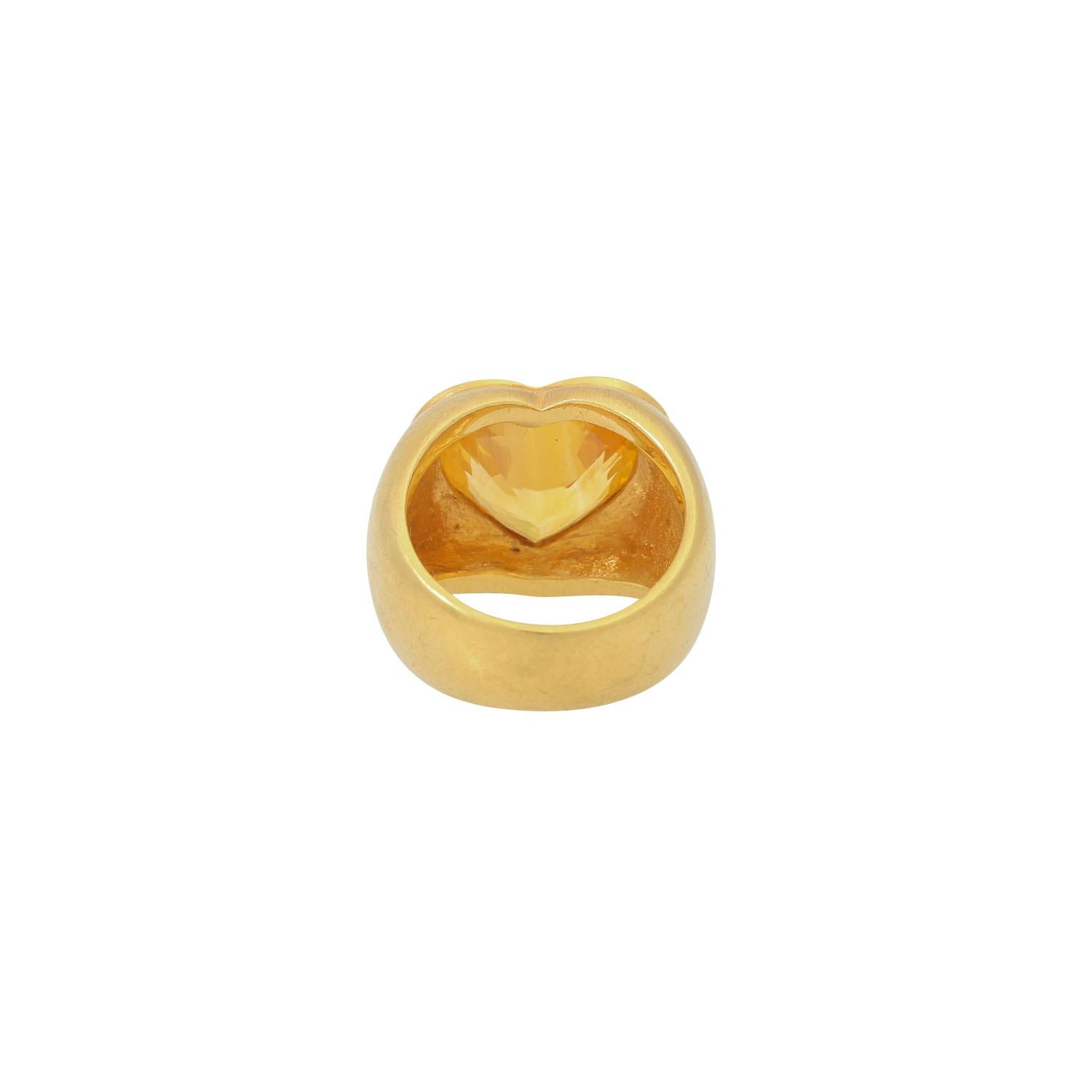 Ring mit gelbem Saphir ca. 6 Karat (Herzschliff) im Angebot