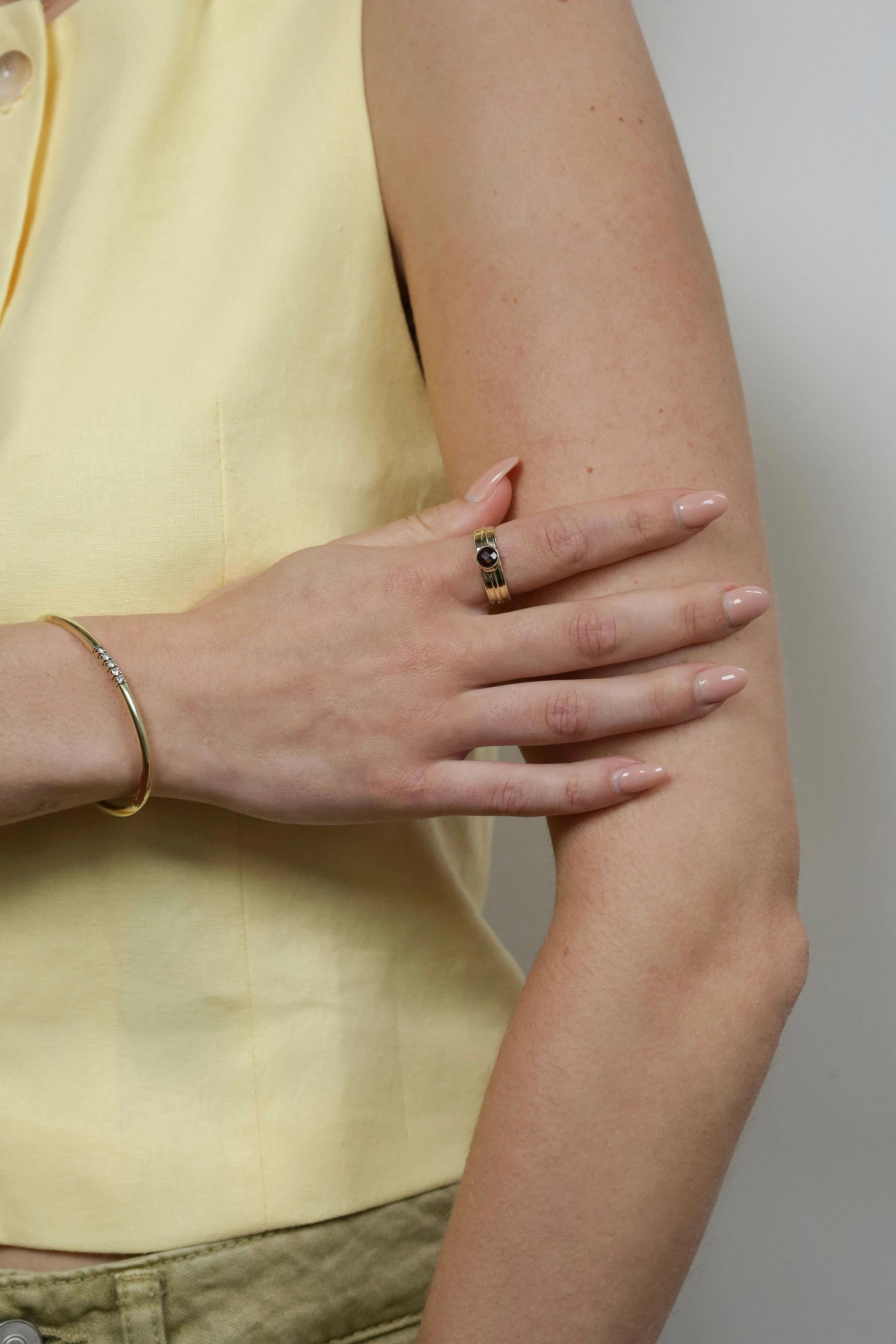 Round Cut Ring Yellow Gold 14k with round facetted smokey quarts gemstone For Sale