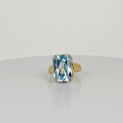 Ring Yellow Gold 18k With Big Blue Facetted Topas of 5 Carat - detailed design