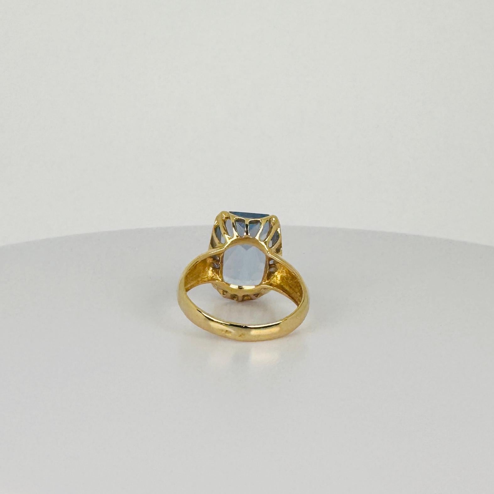 Ring yellow gold 18 carat with blue topas circa 5 carat For Sale 1