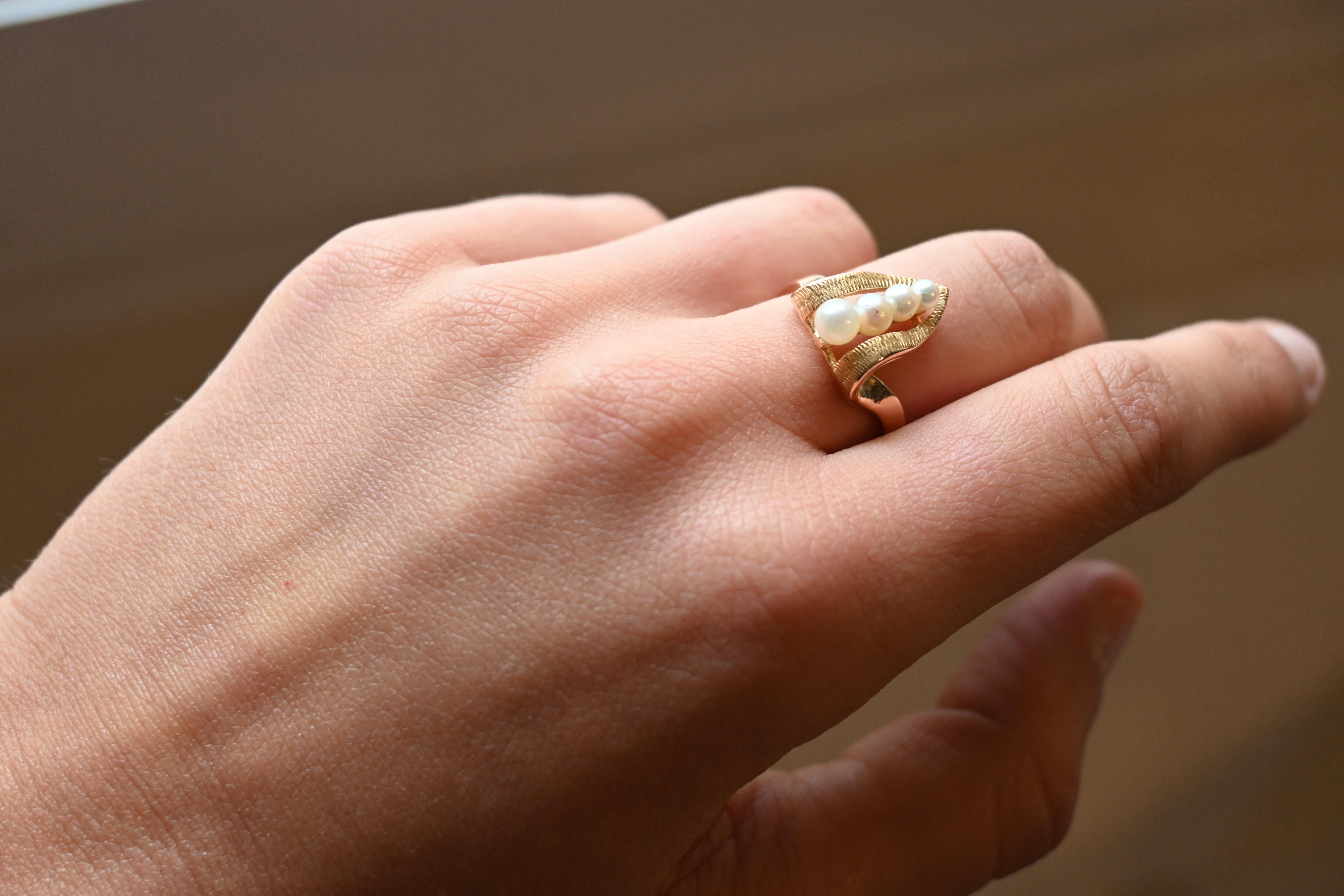 Modern Ring Yellow Gold 18 Carats With Cultured Pearls For Sale