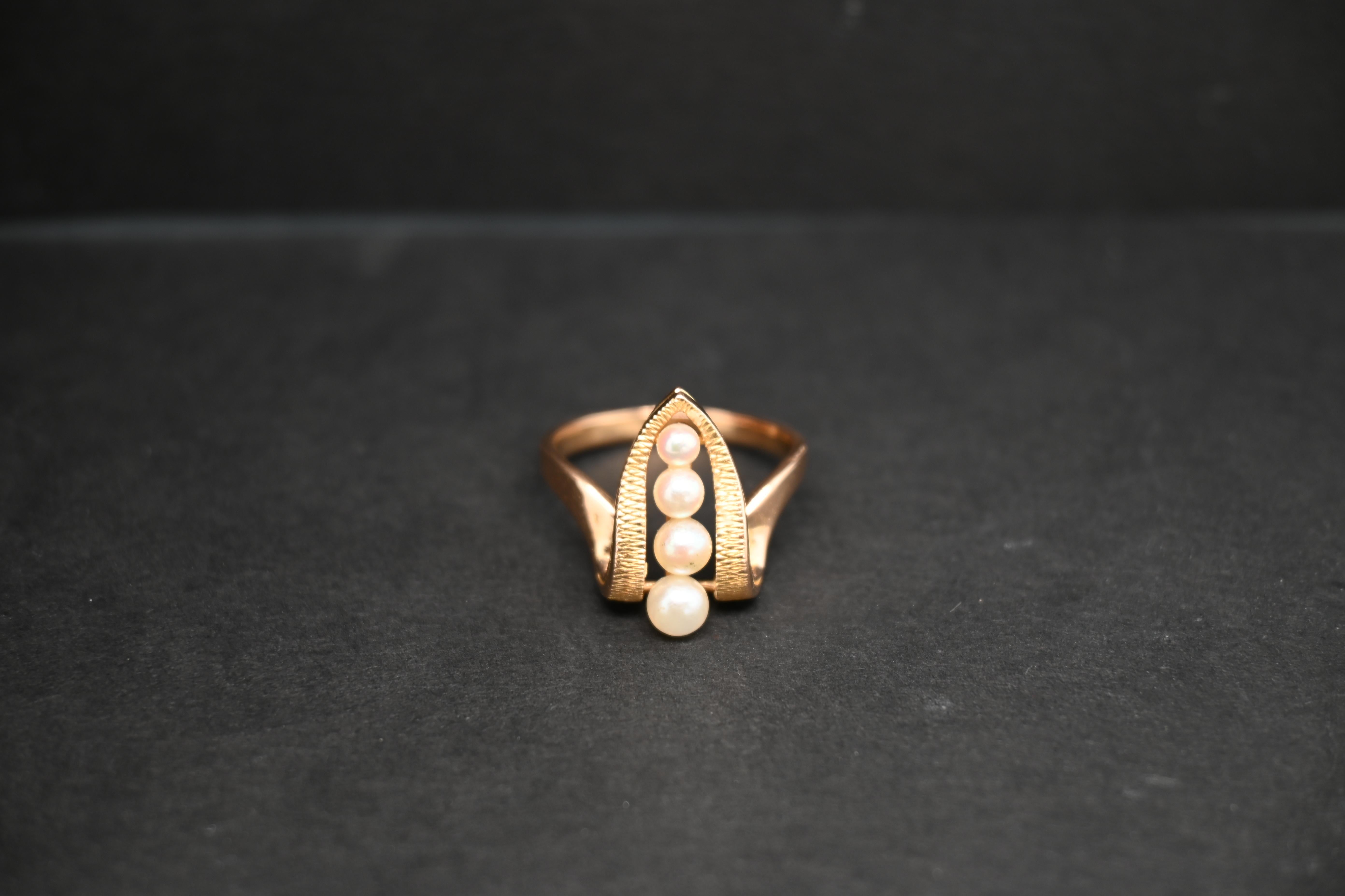 Ring Yellow Gold 18 Carats With Cultured Pearls In Excellent Condition For Sale In Vannes, FR