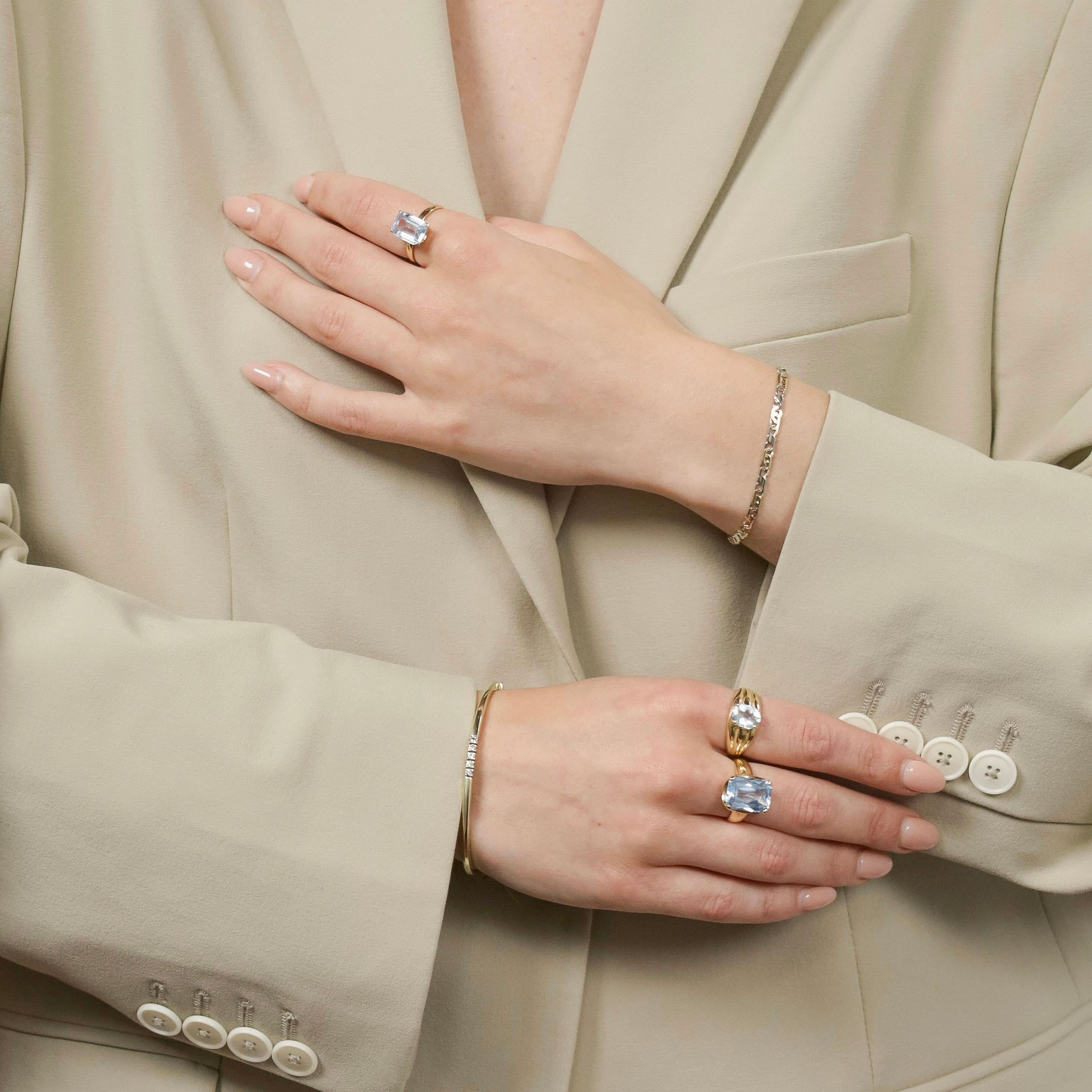 Bague or jaune 18 carats avec topas bleu circa 5 carats en vente 6