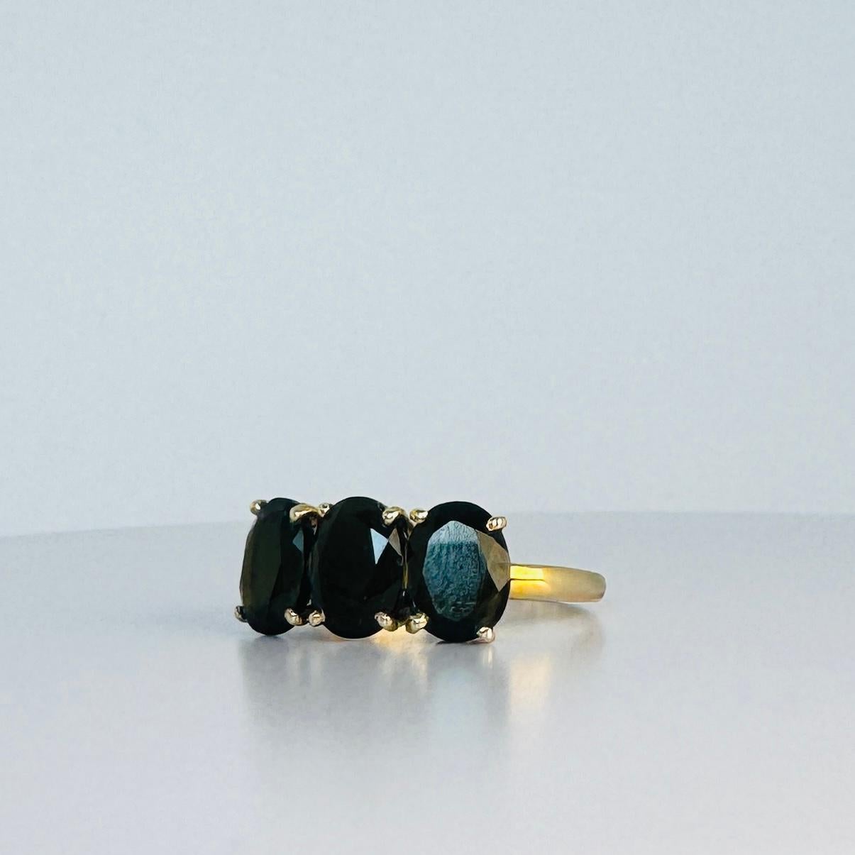 Ring  yellow gold 9 carat with dark 3 green tourmalines oval facetted 3 carat In Good Condition For Sale In Heemstede, NL