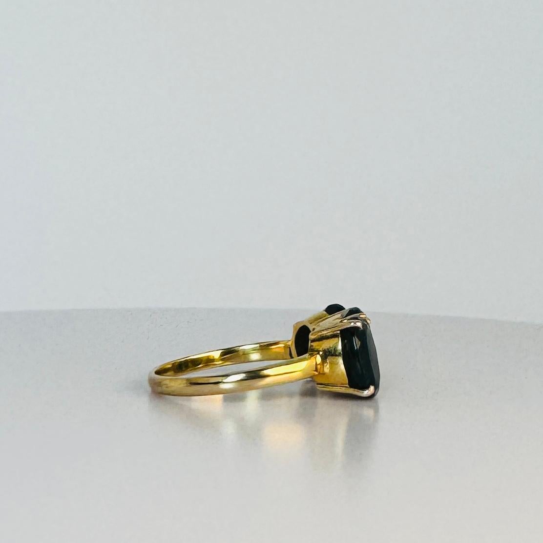 Ring  yellow gold 9 carat with dark 3 green tourmalines oval facetted 3 carat For Sale 2