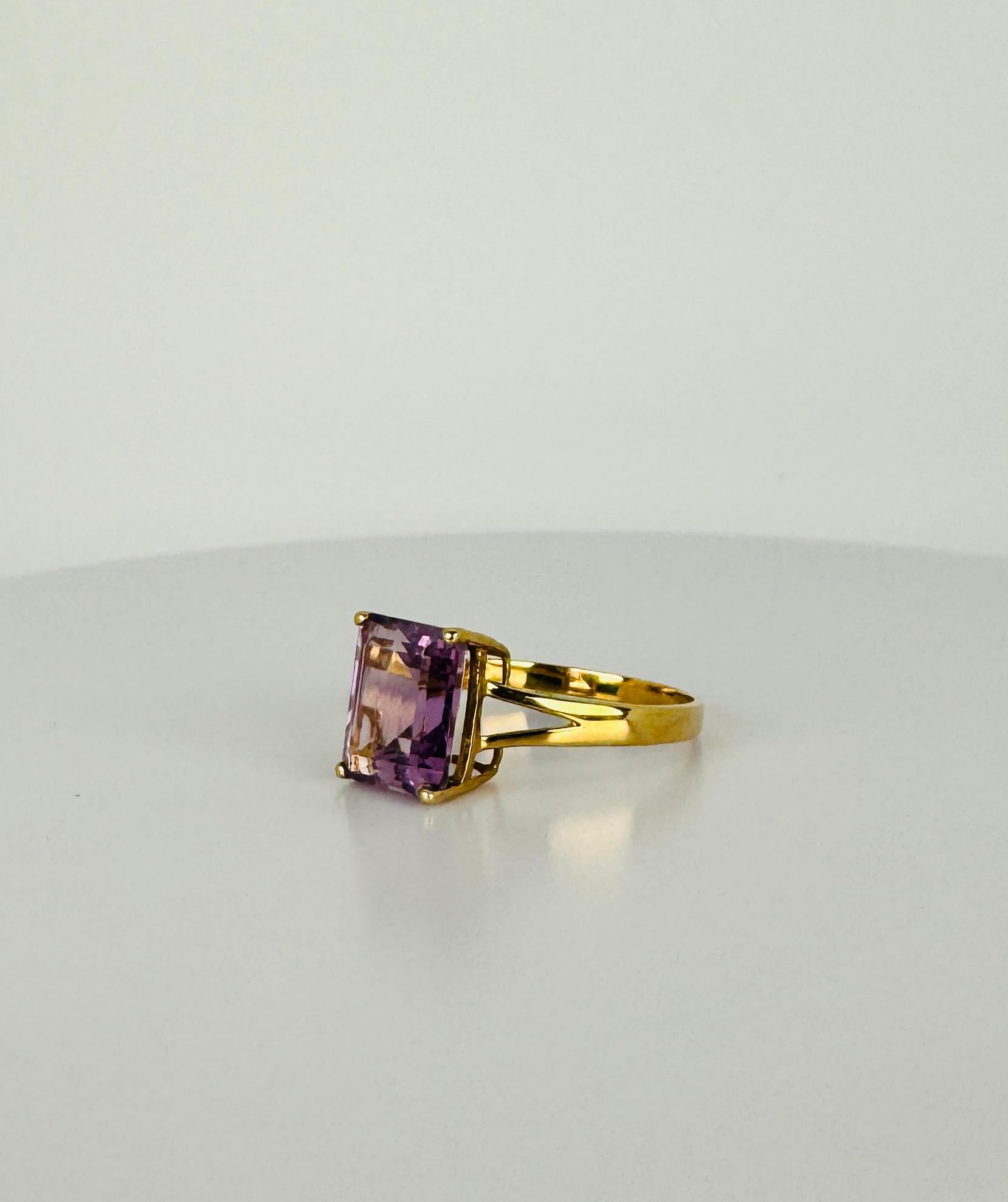 Women's Ring yellow gold 9 carat with natural amethist emerald facetted 1 carat For Sale