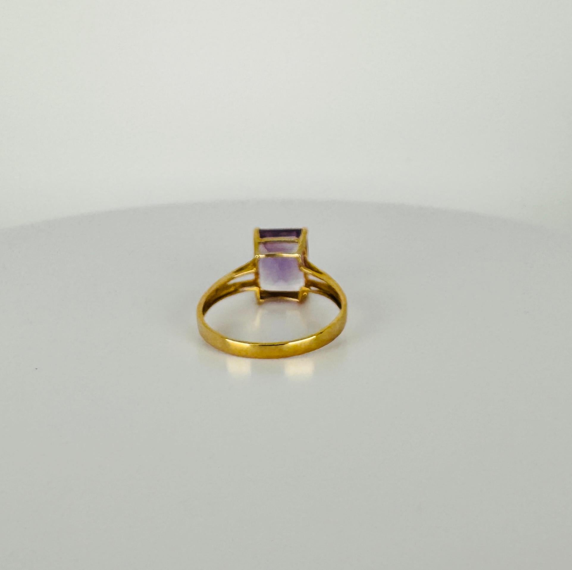Ring yellow gold 9 carat with natural amethist emerald facetted 1 carat For Sale 1