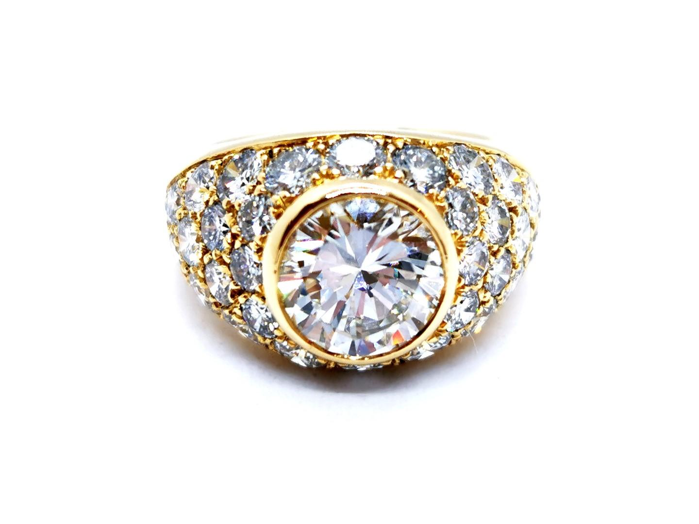 Gelbgold-Ring mit Diamanten im Angebot 13