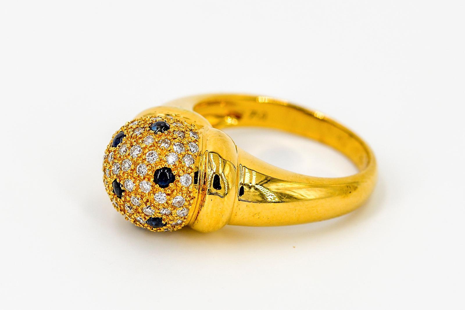 Beautiful gold ring 18K yellow. enhanced with a crimped ball 55 G-VS diamonds for a total of 0.55 carat approximately 6 sapphires cut into cap for a total of about 0.50 carat. total weight: 9.50 g. condition. finger size: 56. punched
