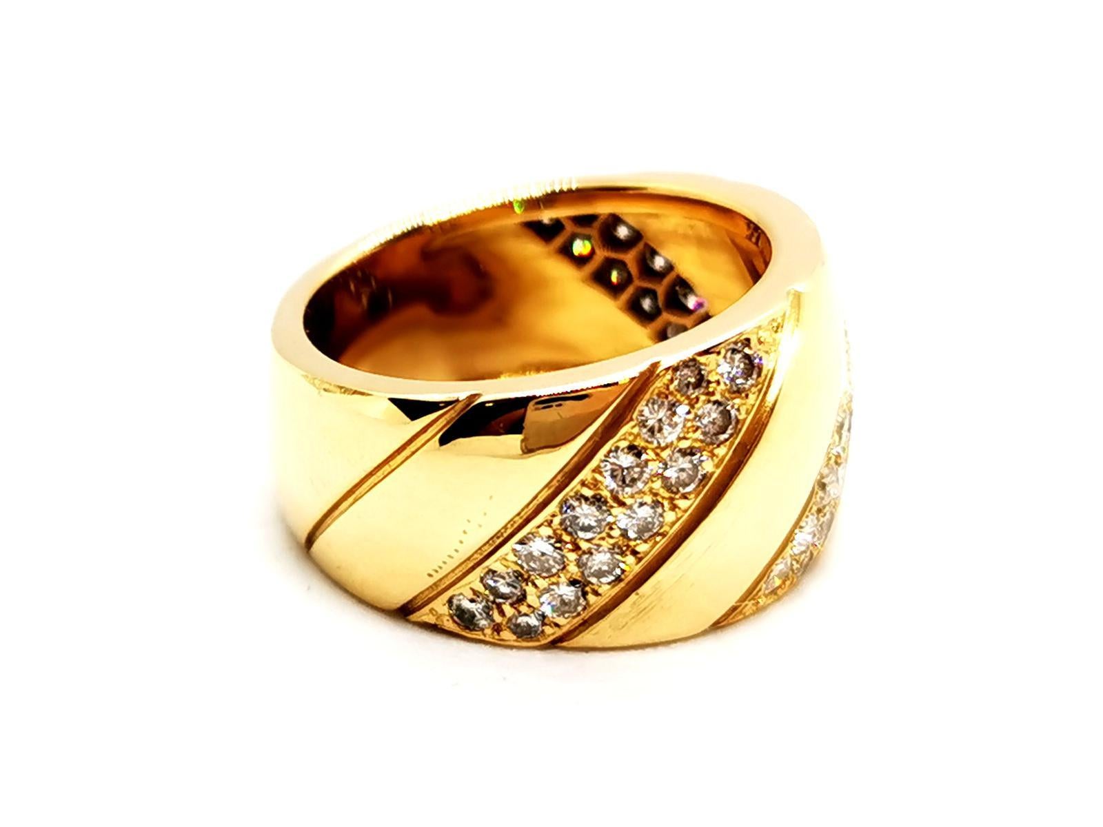 Ring aus Gelbgold mit Diamanten (Brillantschliff) im Angebot