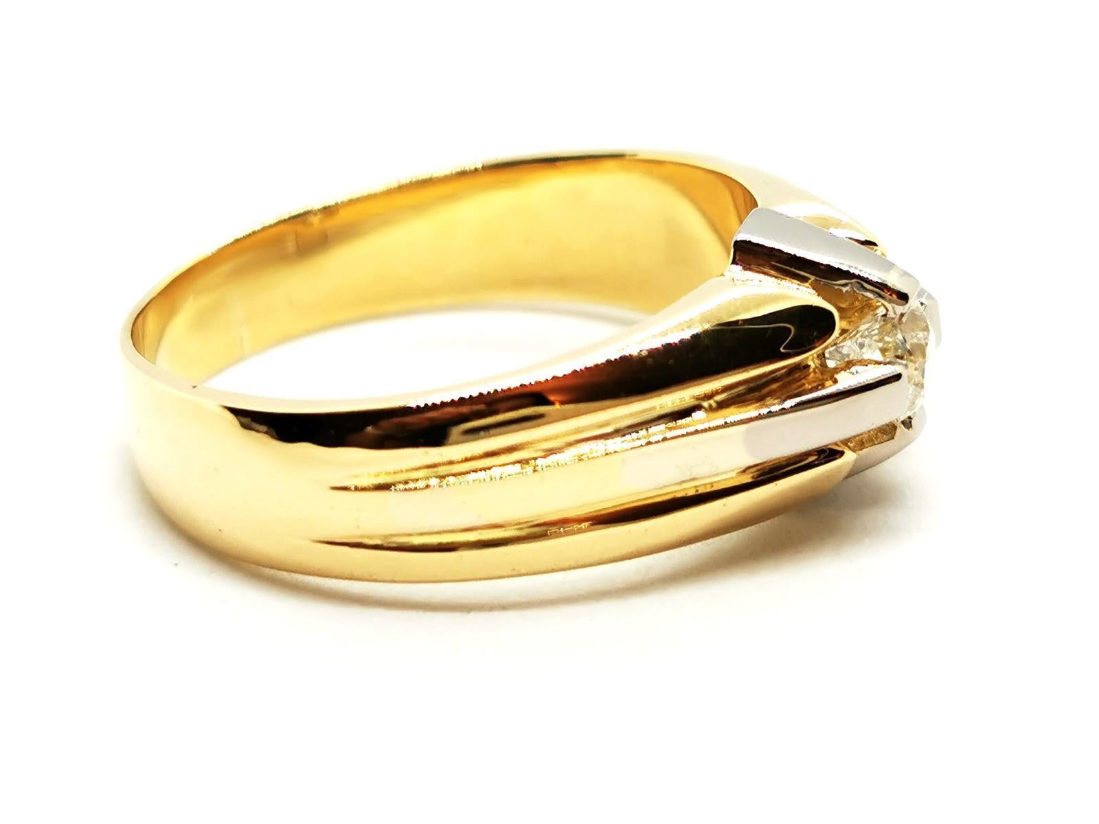 Ring aus Gelbgold mit Diamanten im Angebot 1