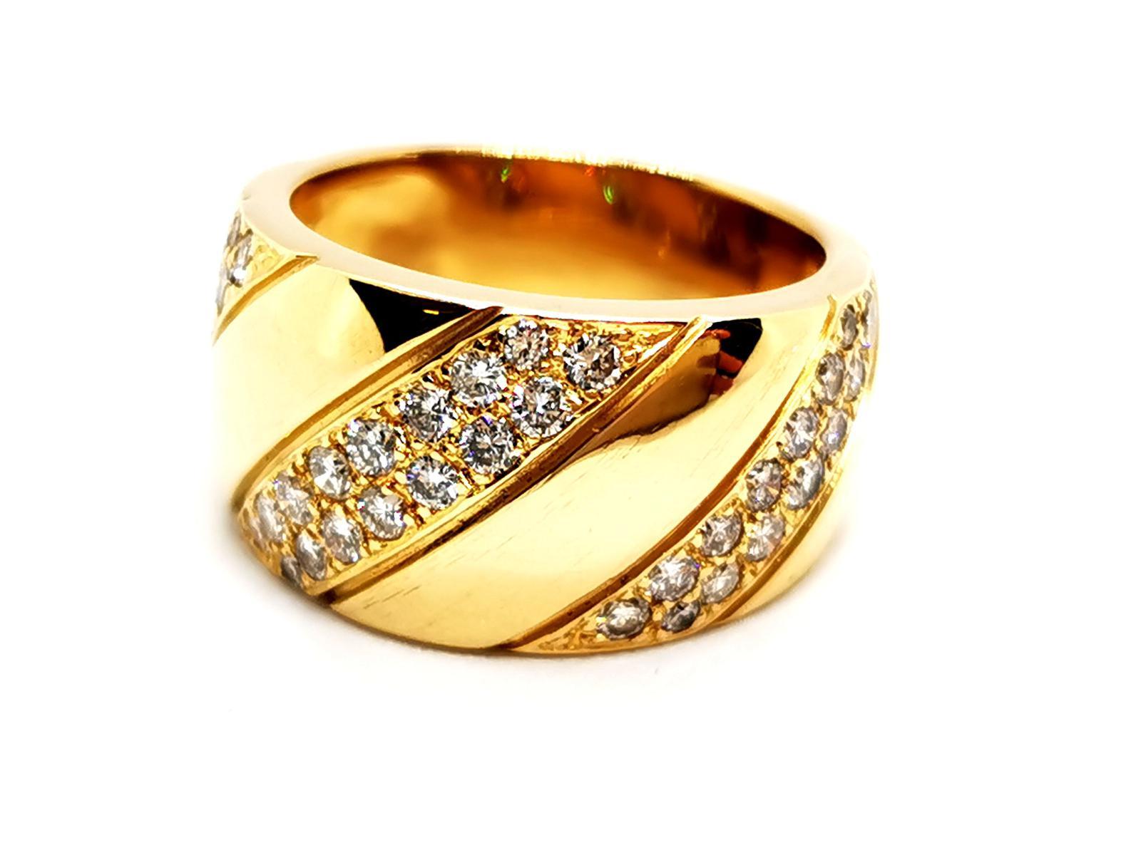 Ring aus Gelbgold mit Diamanten im Angebot 2