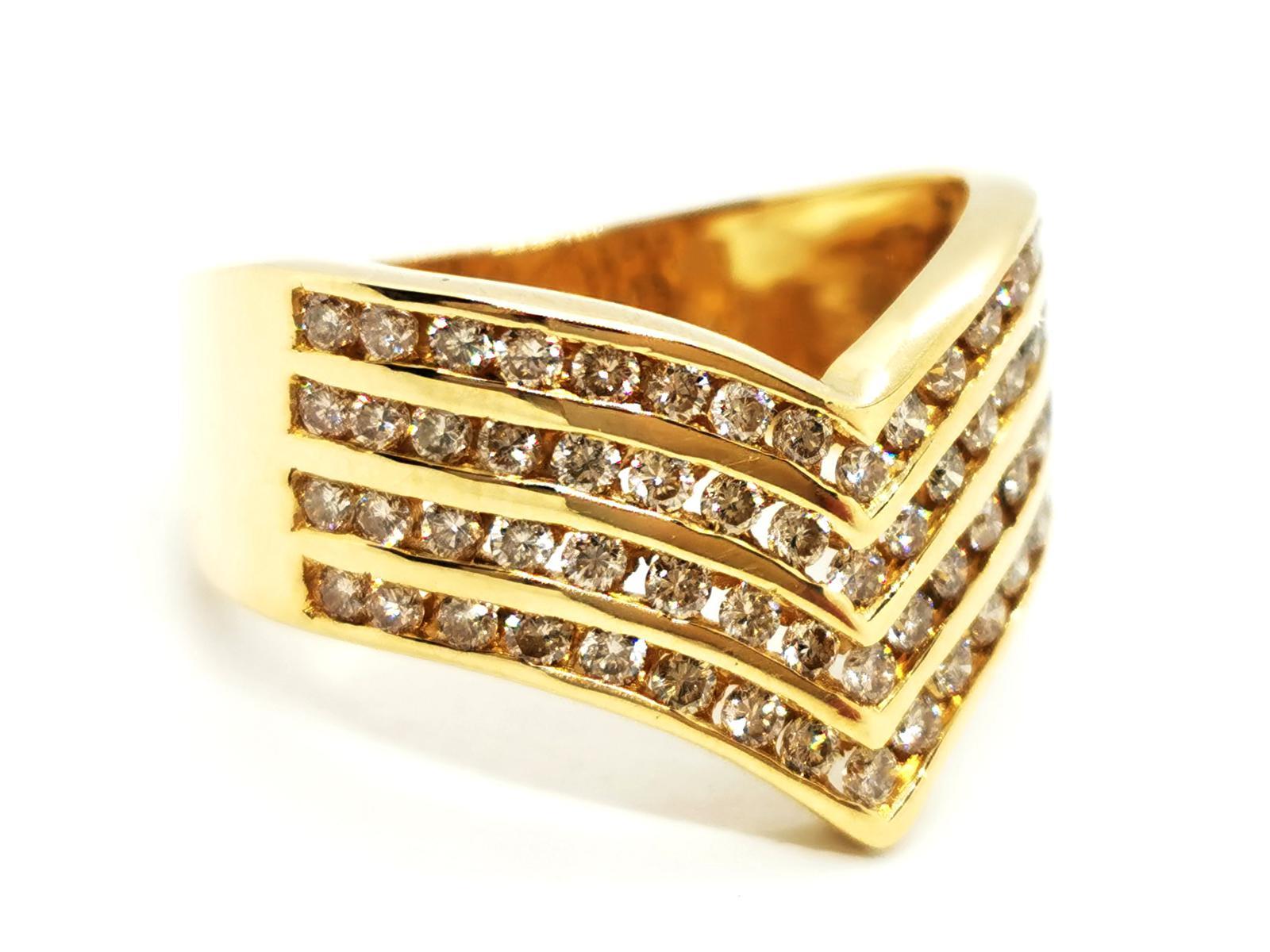 Gelbgold-Ring mit Diamanten im Angebot 2