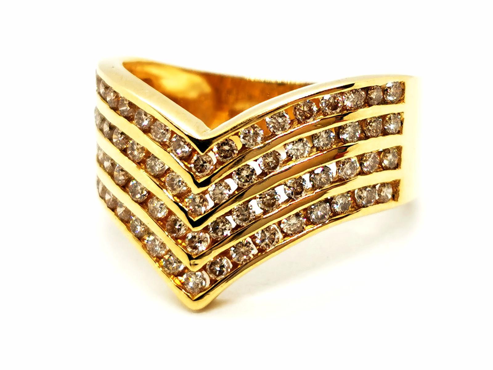 Gelbgold-Ring mit Diamanten im Angebot 3