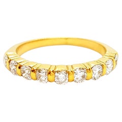 Ring aus Gelbgold mit Diamanten