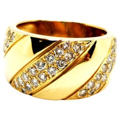 Ring aus Gelbgold mit Diamanten