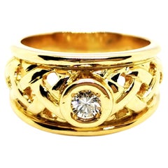 Ring aus Gelbgold mit Diamanten