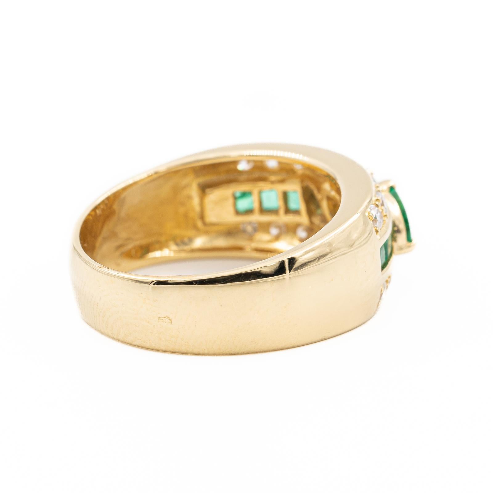 Ring Yellow Gold Emerald In Excellent Condition In PARIS, FR