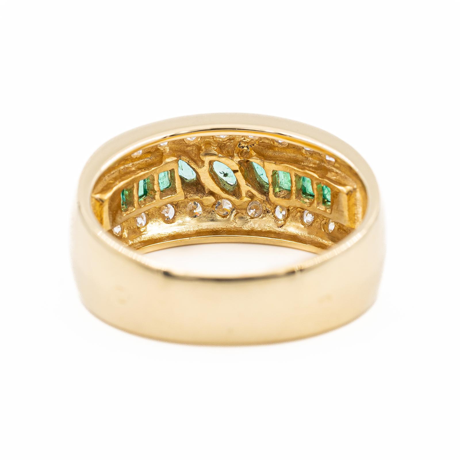 Women's Ring Yellow Gold Emerald
