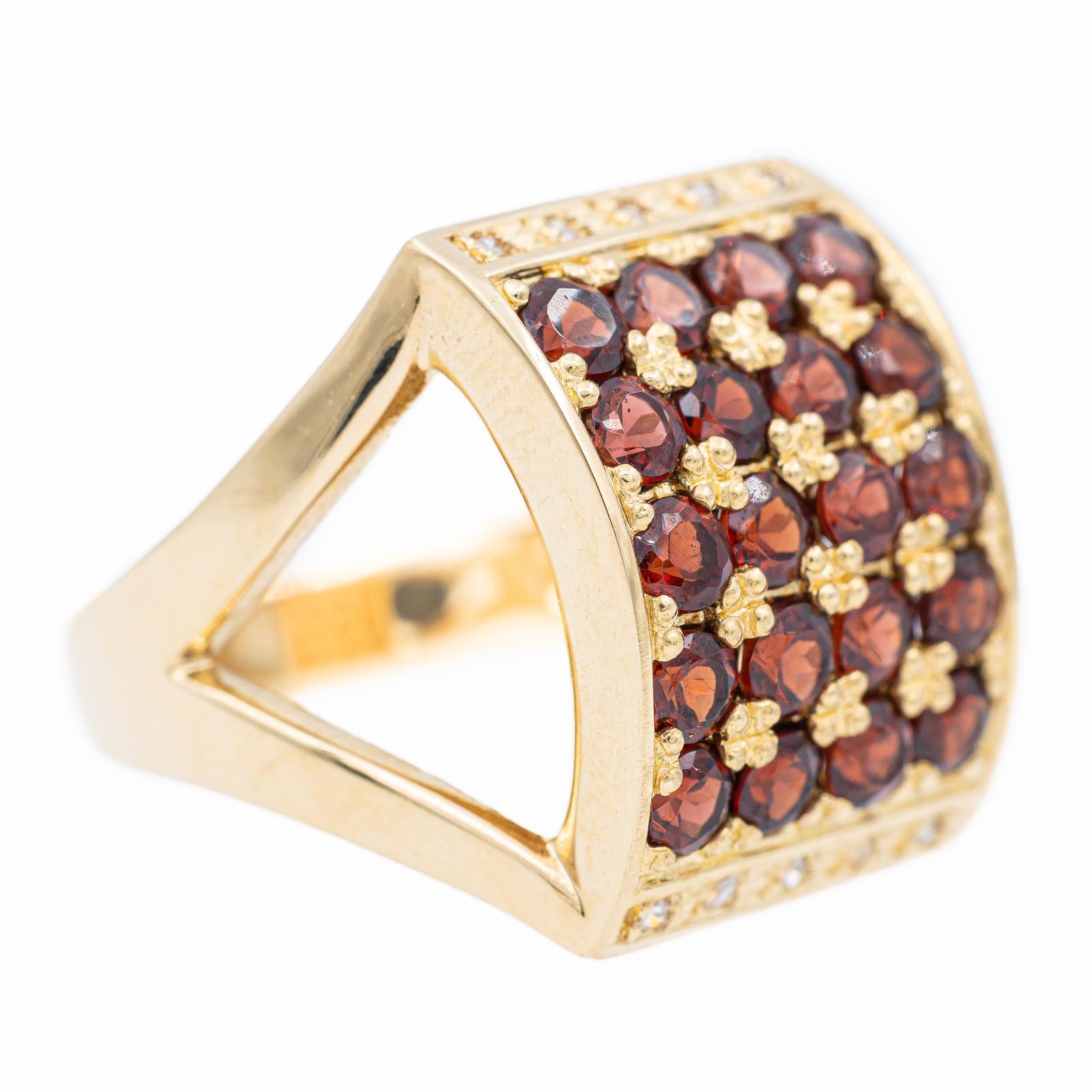 Ring Yellow Gold Garnet For Sale 2