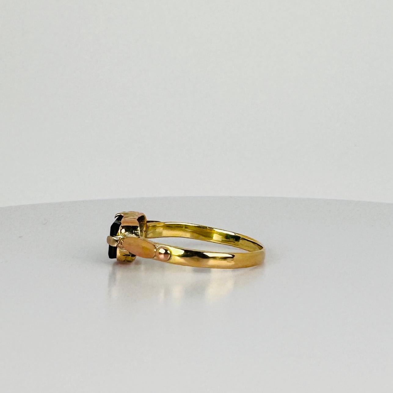 Women's or Men's Ring yellow rose gold 18 carat with black natural tourmaline of 1.5 carat