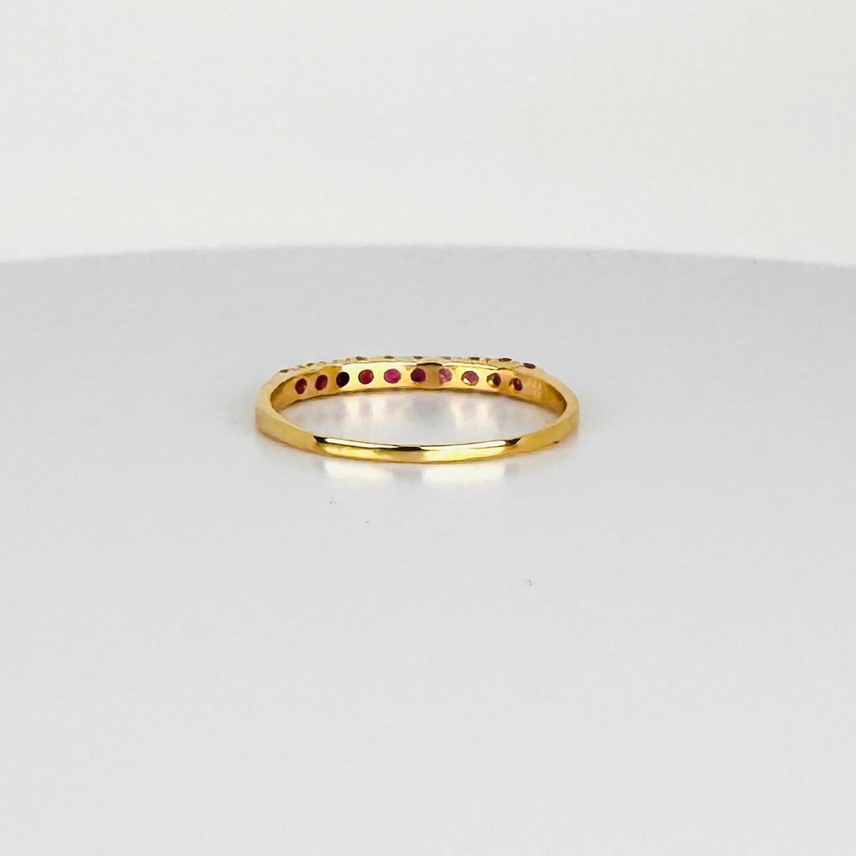 Rings 18k yellow gold round faceted emeralds, sapphires, rubies of 0.30 carat For Sale 7