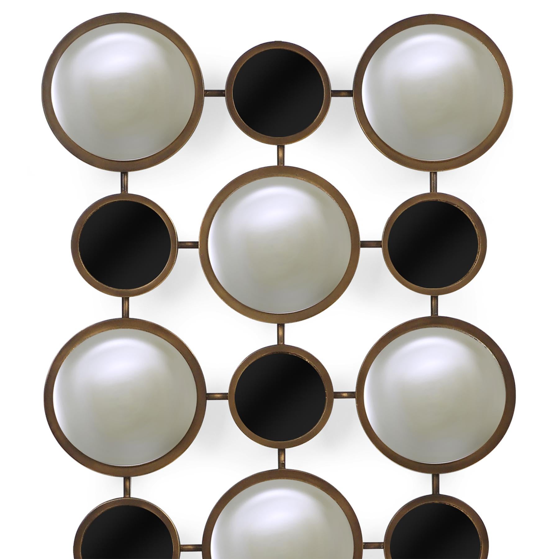 Mirror rings convex with metal frame in
bronzage finish and with 8 convex mirrors.
With 7 round black glass rounds.
Also available with frame in gold leaf or
silver leaf finish.