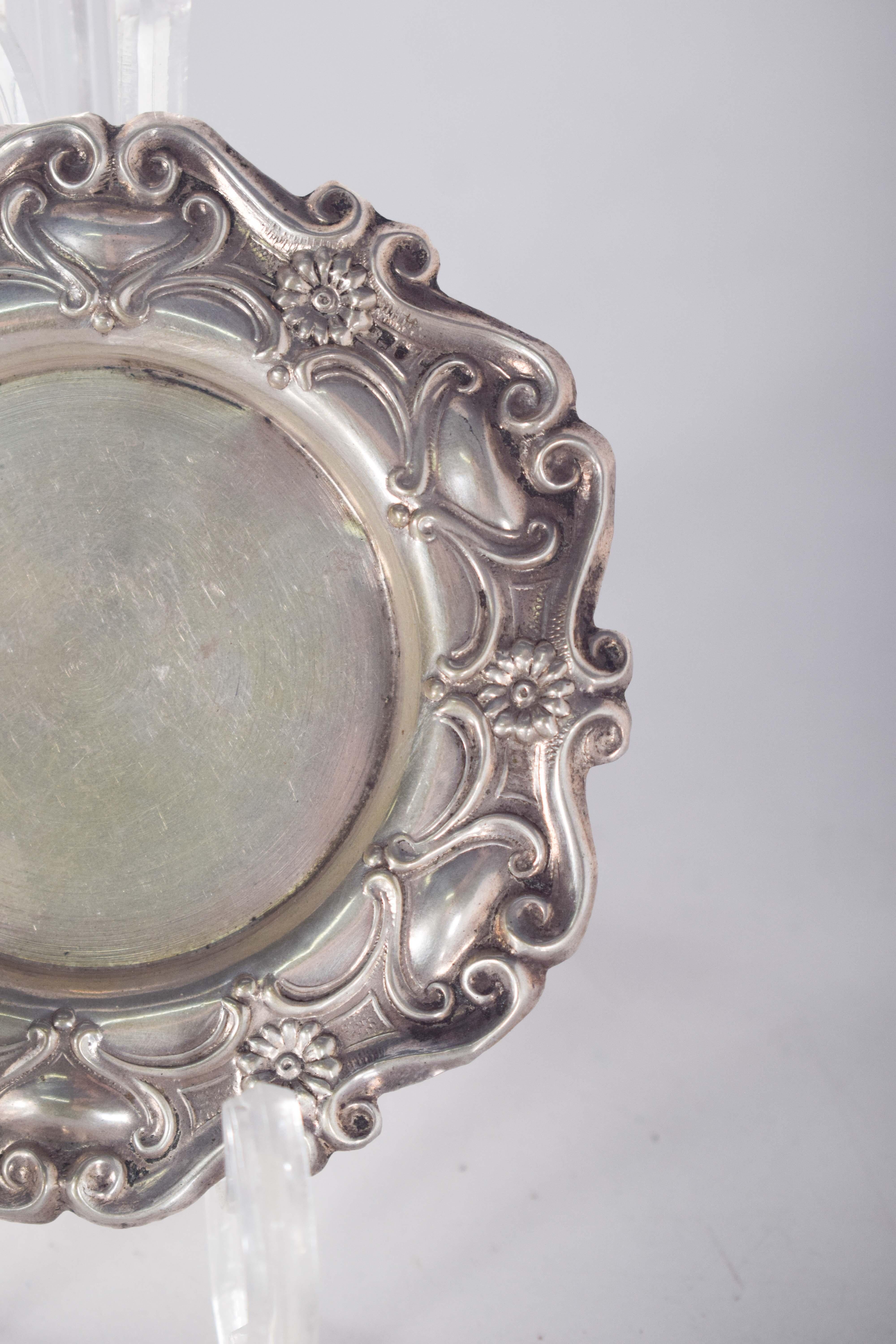 Ringe Lavendel in geschliffenem Silber mit Ausschnitt, dekoriert in Relief (Moderne der Mitte des Jahrhunderts) im Angebot