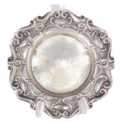 Saloir à anneaux en argent découpé et décoré en relief