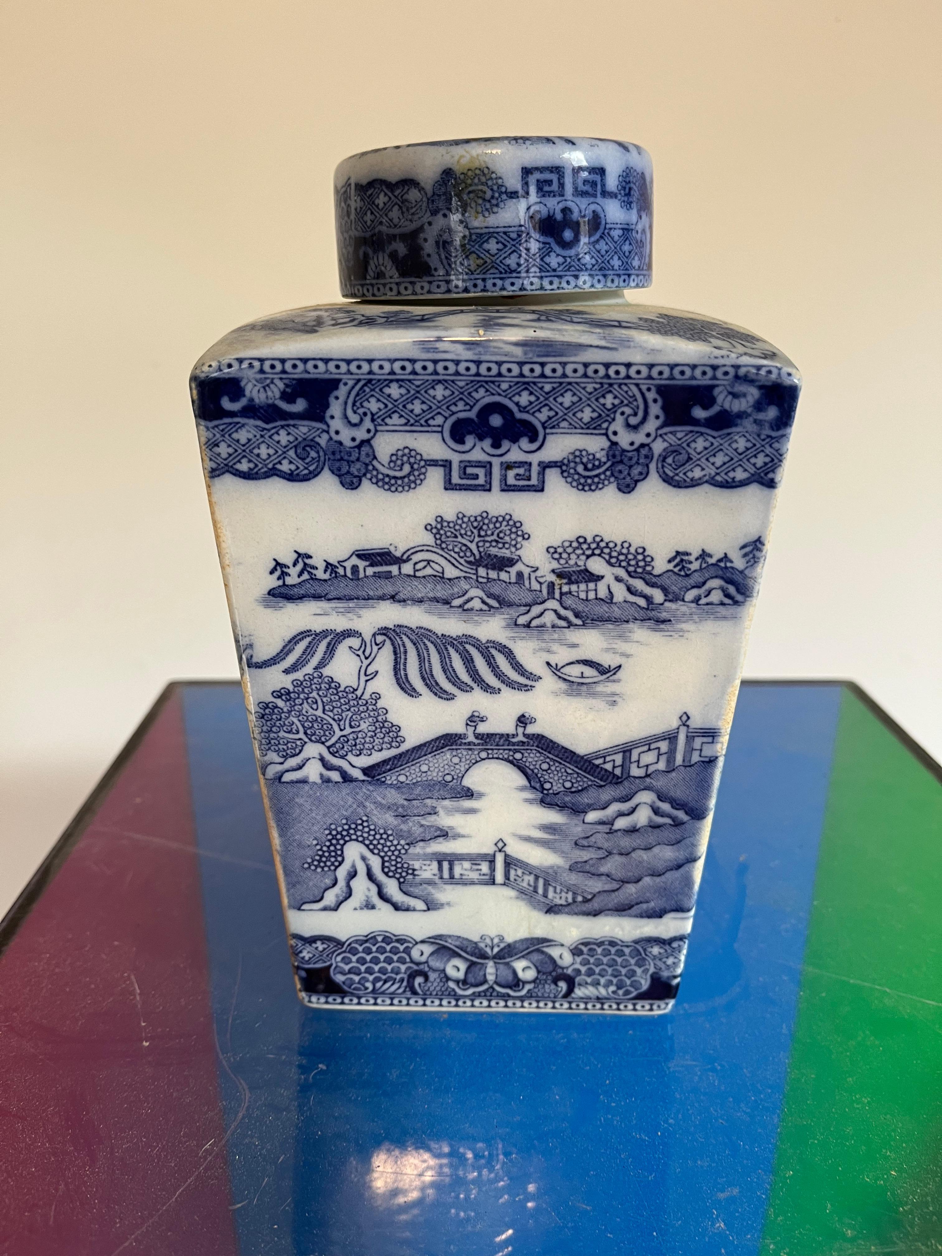 Rington’s Tea Canister, Chinese Willow Pattern, B85 2