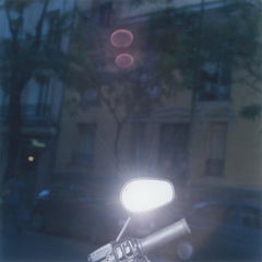 Sin título, de "Iluminación" - Rinko Kawauchi, Bicicleta, Retrovisor, Reflejo