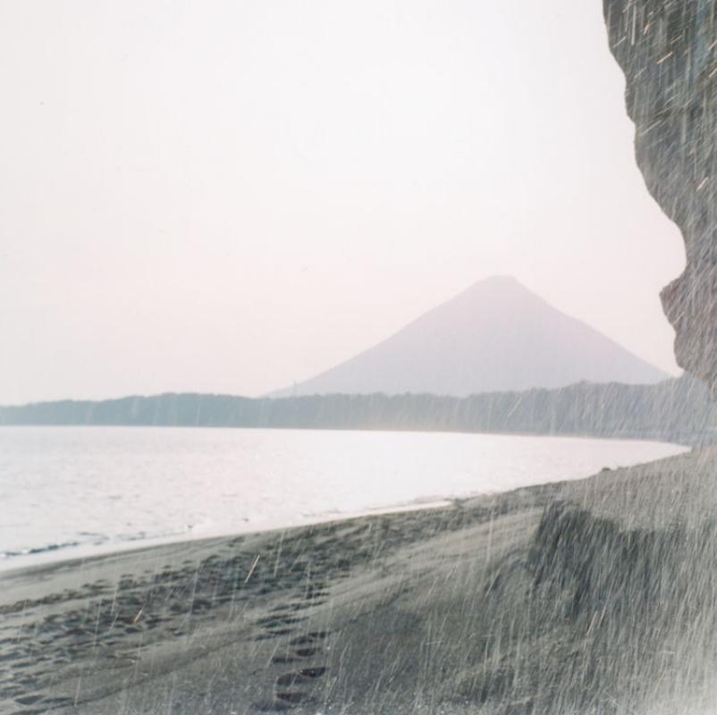 RINKO KAWAUCHI (*1972, Japan)
Untitled, from the series 'Illuminance'
2009
C–type print
Sheet 101.6 x 101.6  cm (40 x 40 in.)
Frame 106 x 106 x 4 cm (41 3/4 x 41 3/4 x 1 5/8 in.)
Edition of 6; Ed. no. 2/6 
framed 

Reminiscent of Japanese