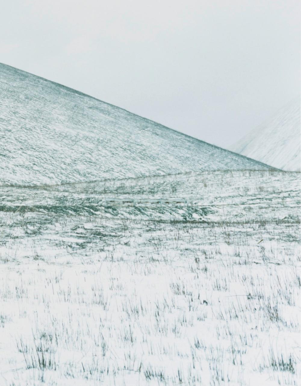 Ohne Titel, aus der Serie „Ametsuchi“ Rinko Kawauchi, Landschaft, Winter, Schnee im Angebot 1