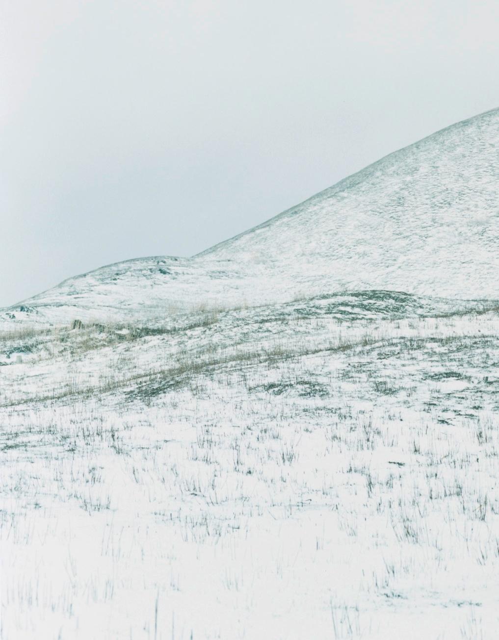 Ohne Titel, aus der Serie „Ametsuchi“ Rinko Kawauchi, Landschaft, Winter, Schnee im Angebot 2