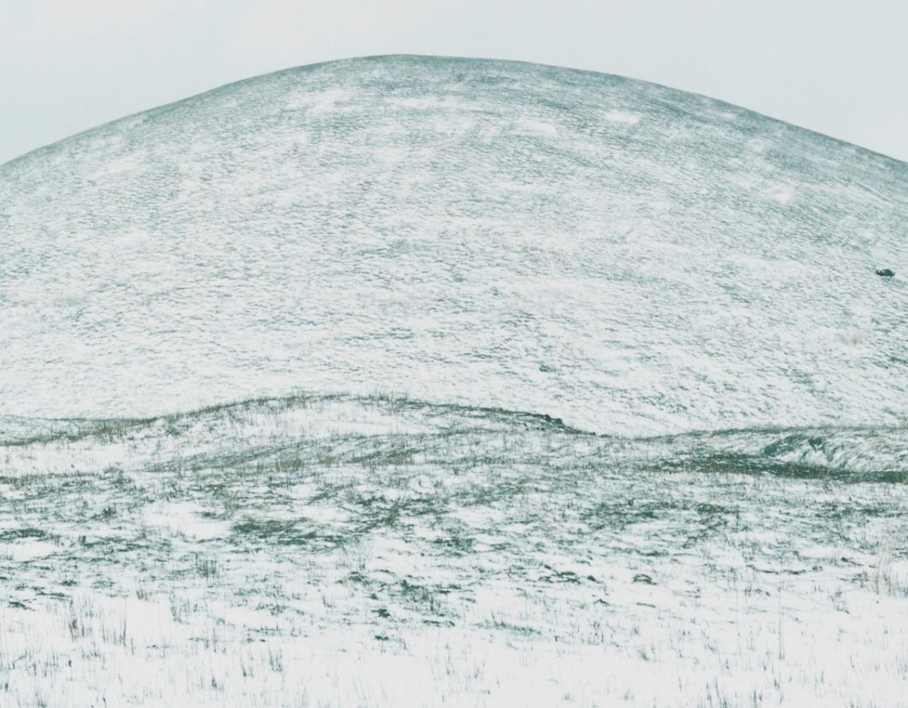 Ohne Titel, aus der Serie „Ametsuchi“ Rinko Kawauchi, Landschaft, Winter, Schnee im Angebot 3