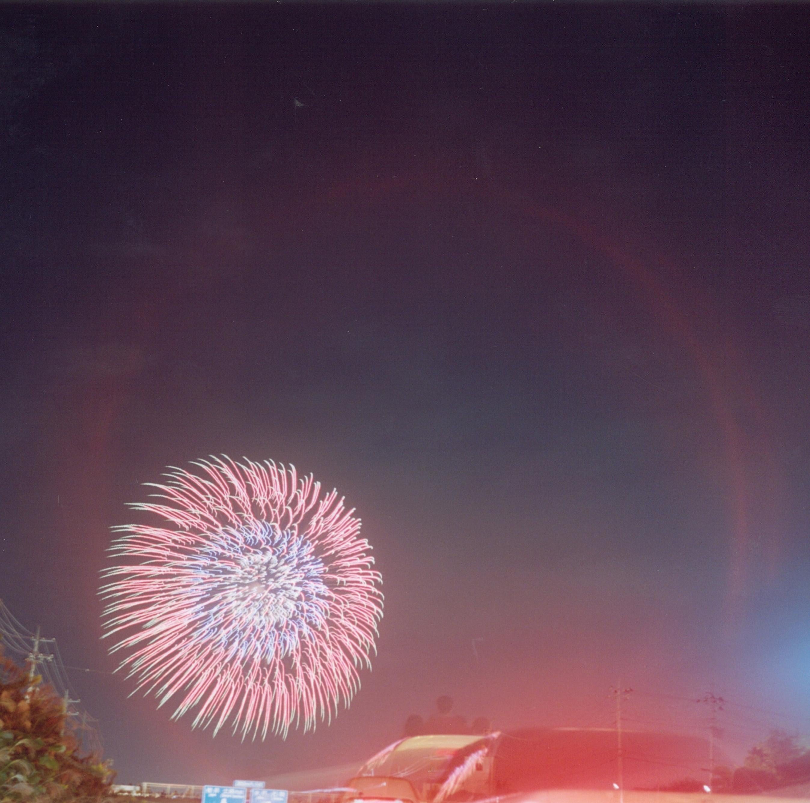 Ohne Titel, aus der Serie von „Hanabi“ Rinko Kawauchi, Himmel, Feuerwerk, Nacht im Angebot 3