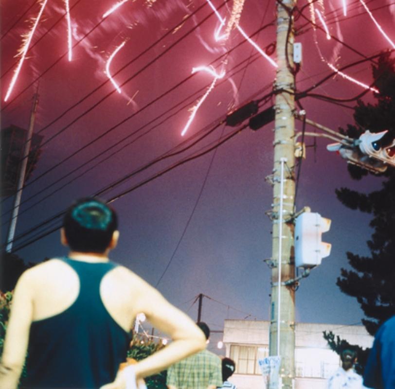 RINKO KAWAUCHI (*1972, Japan)
Untitled, from the series 'Hanabi'
2001
C–type print
Sheet 25.4 x 20.3  cm (10 x 8 in.)
Edition of 6; Ed. no. 3/6 
framed 

Reminiscent of Japanese photography of the 1960s Rinko Kawauchi’s work is the search for the