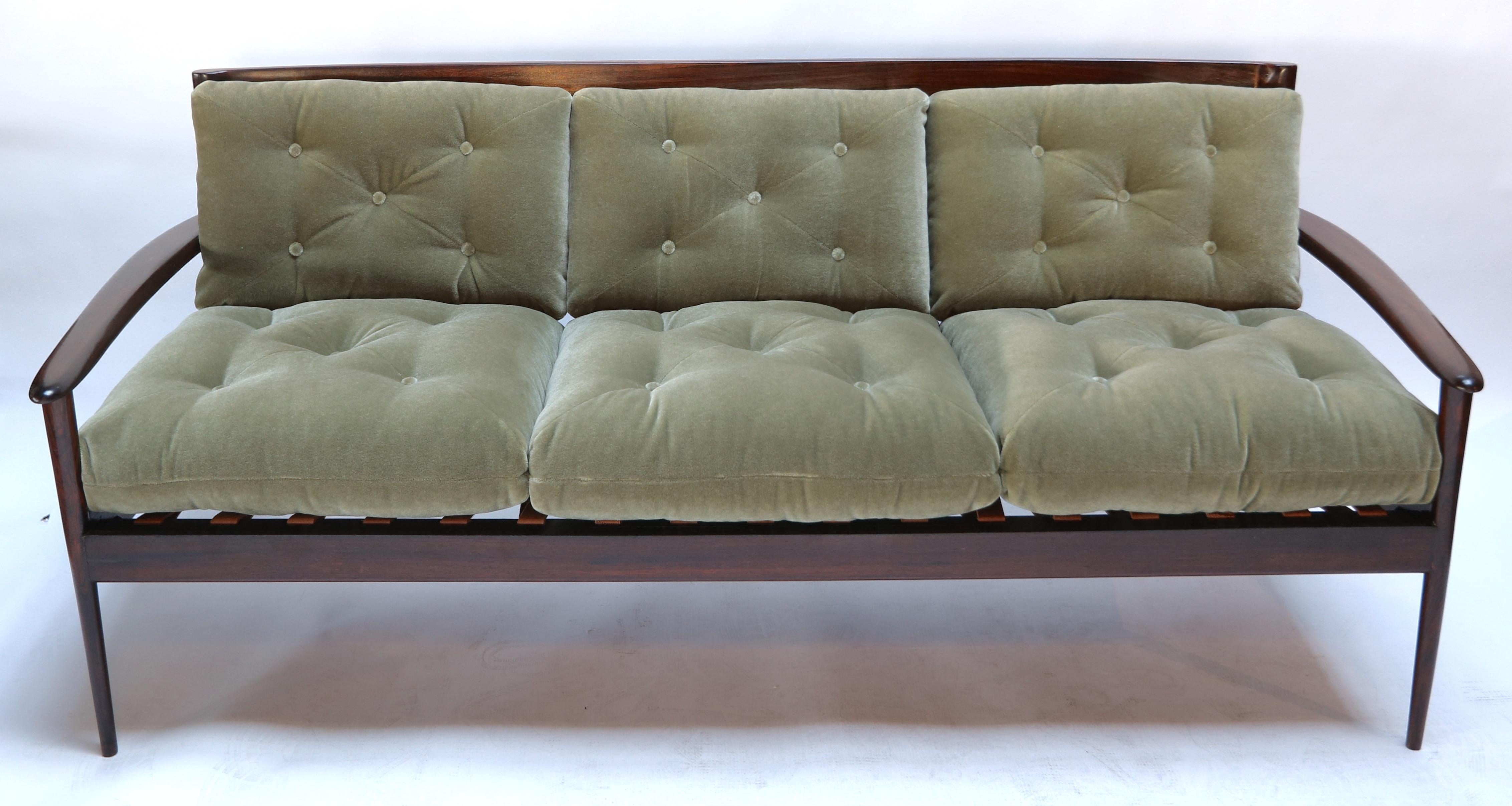 Rino Levi 1960s Brazilian Jacaranda Wood Sofa in Green Mohair For Sale 3