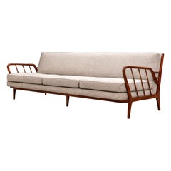 Divano moderno brasiliano in legno duro e bouclé, Rino Levi , 1960, Brasile