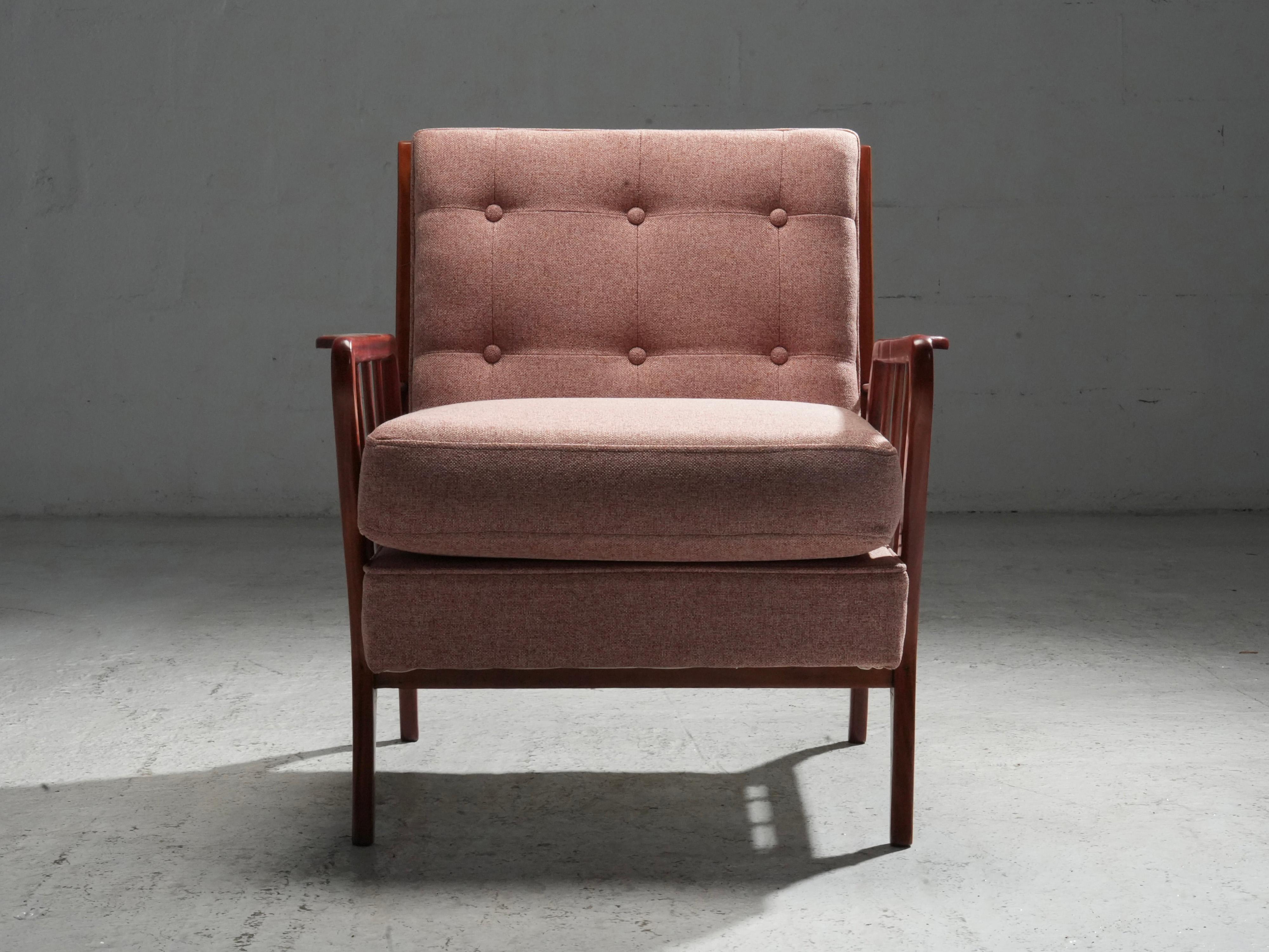 Brazilian Rino Levi Lounge Chair in Peroba wood and Fabric, Brazil, 1950's For Sale