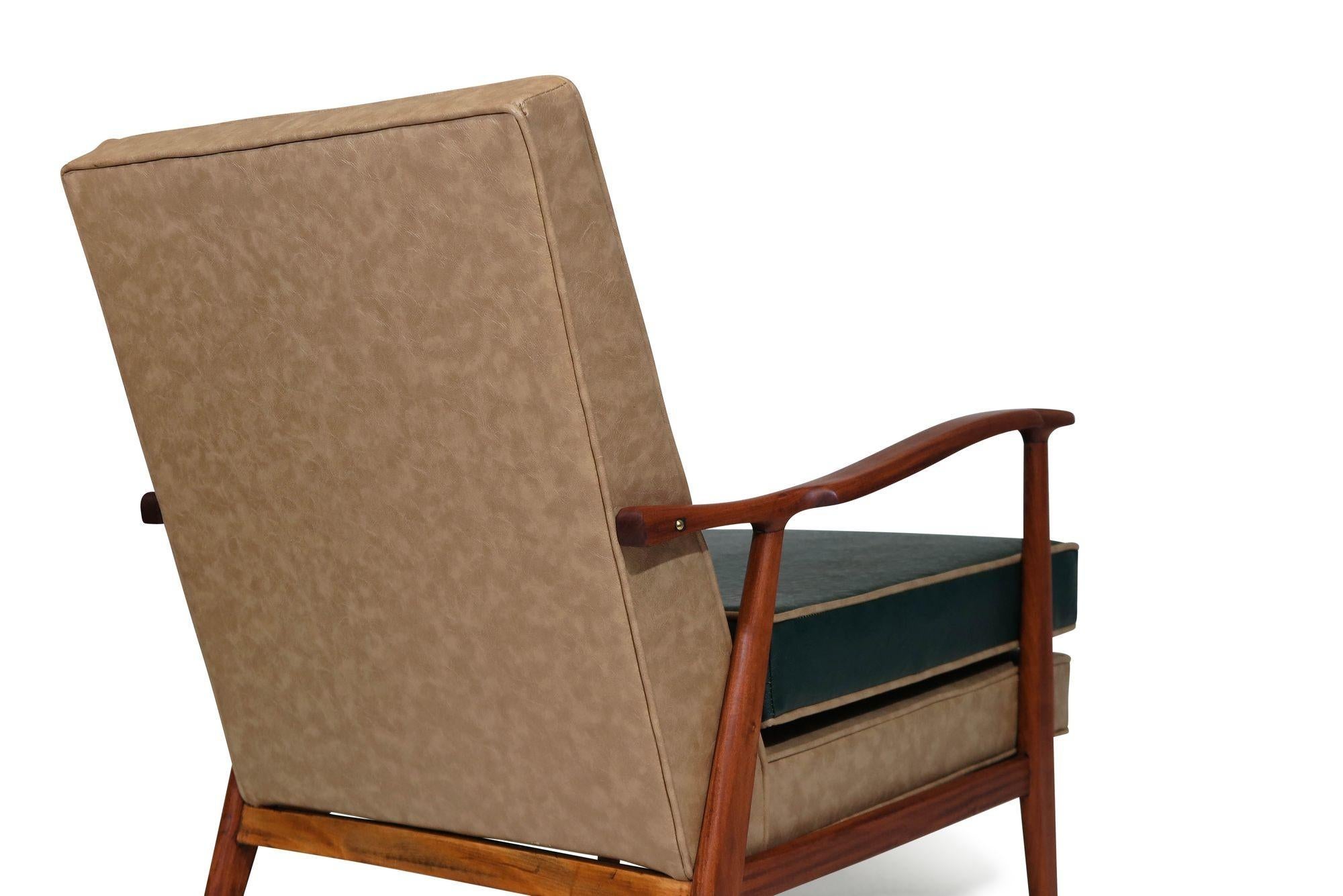 Rino Levi Mid-century Brazilian Modern Lounge Chairs in Caviuna For Sale 2